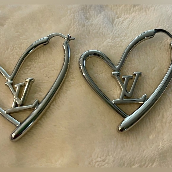Hearts… LV Heart Earrings - Picture 2 of 3
